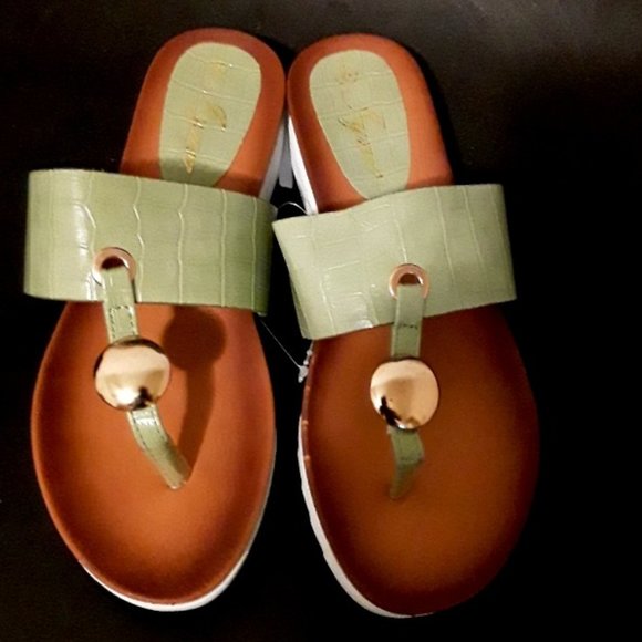 SANDALS (MY WHOLE CLOSET IS ANY 2 FOR $15  JUST BUNDLE AND SEND OFFER) - Picture 3 of 6